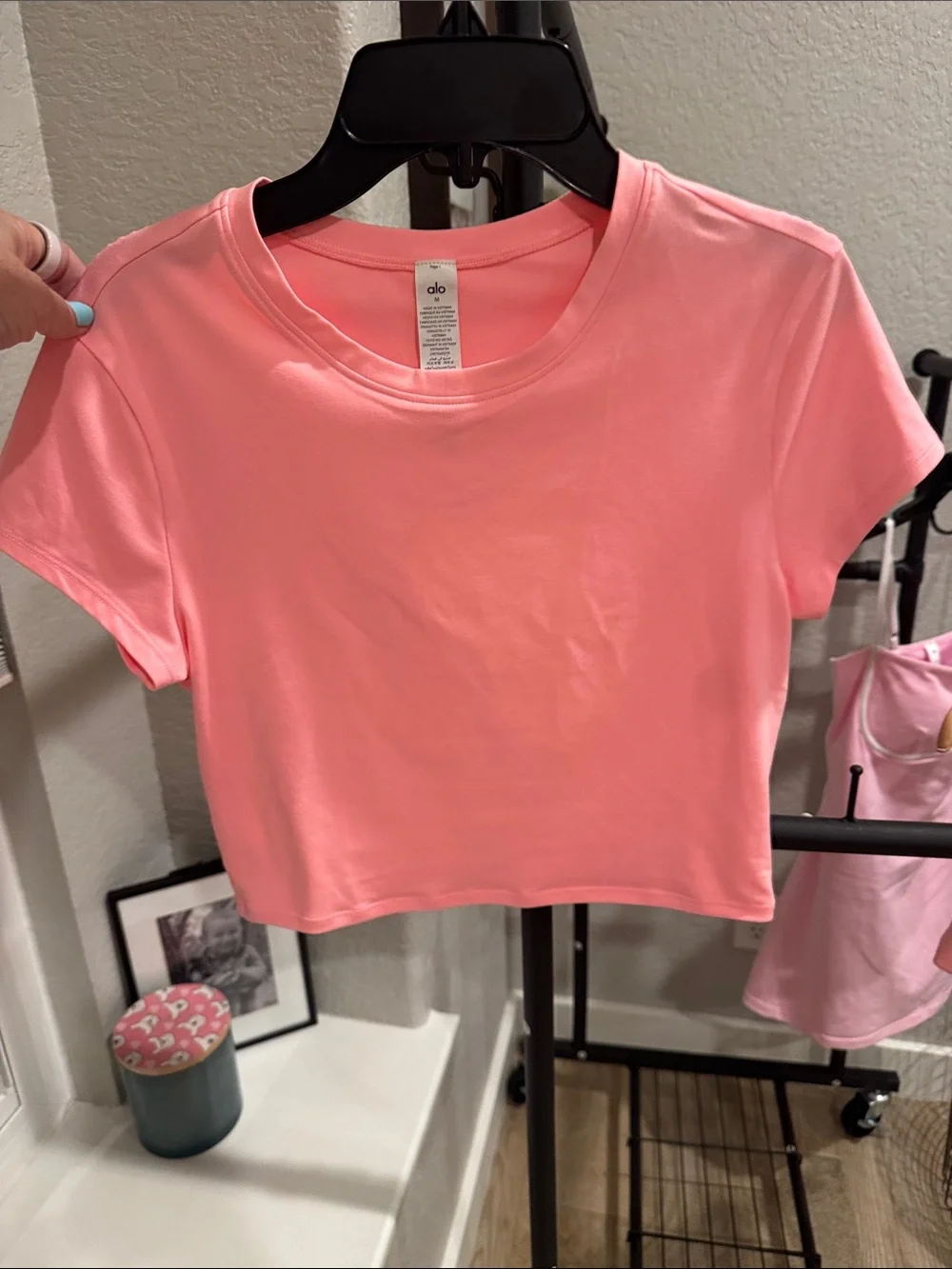 ALO Yoga Alosoft Crop Finesse Short Sleeve-Neon Bubblegum